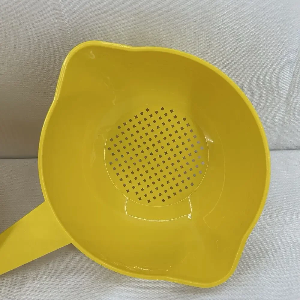 Vintage Tupperware Set of 2 Yellow Strainers Colanders 1523 2 Qt 1200 1 Qt Spout